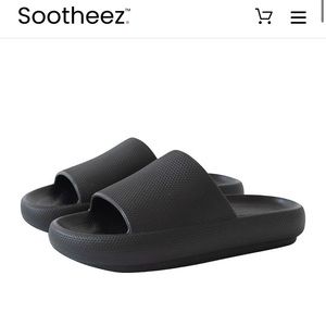 Sootheez comfy slippers/ slides